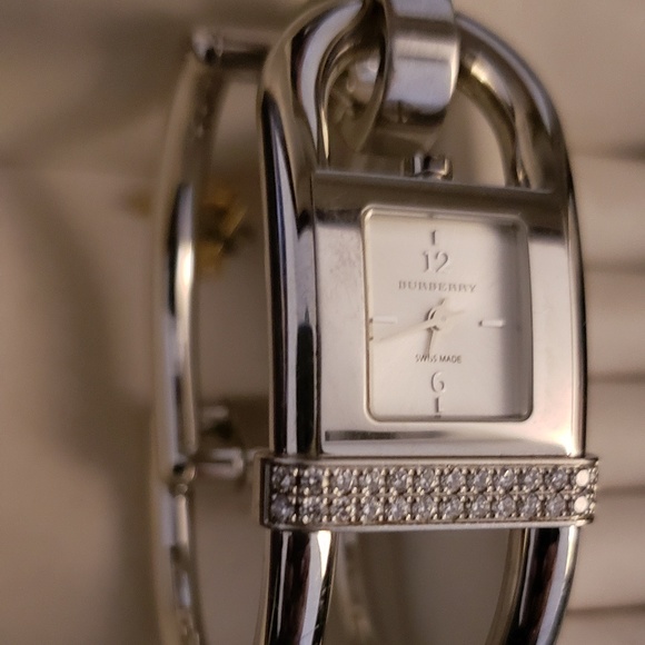 Burberry 26 diamond ladies watch - Picture 3 of 4
